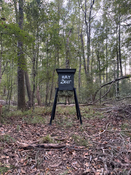 HAY DEER Alfalfa Hay Feeder hover